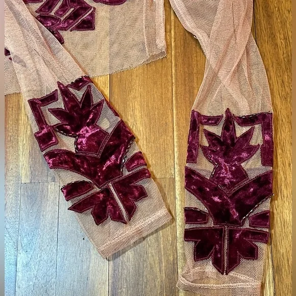 For love and lemons Elegant Sheer Top with Velvet Accents size small - Picture 10 of 11